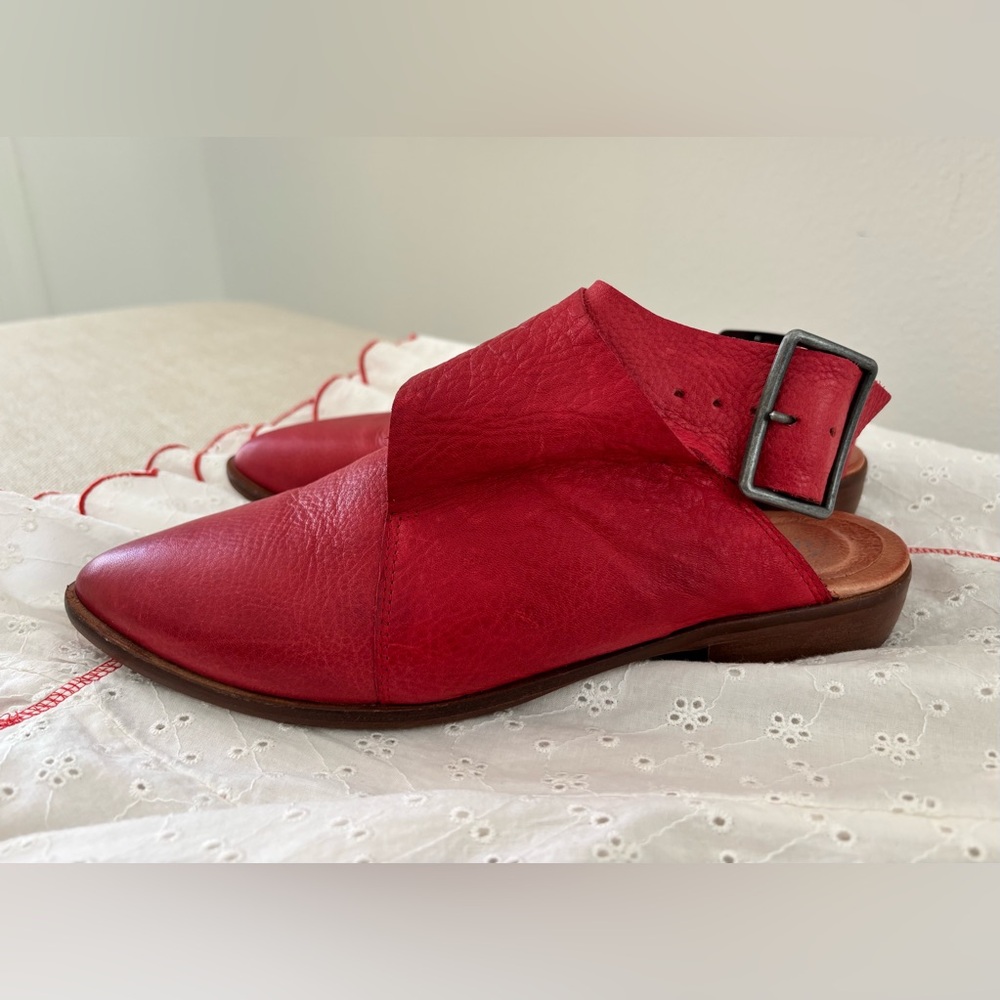 Free People Red Leather ‘Bryce’ Shoes Criss-Cross Front Open Back Buckle 38 - Picture 4 of 8